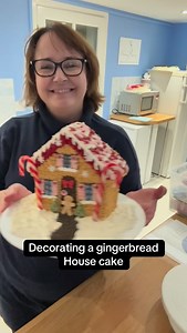 Decorating a gingerbread house using the @wiltoncakes tin #fyp #cake #cakedecorating #buttercream #gingerbreadhouse #christmas #christmascake | Tracey Mann Cakes