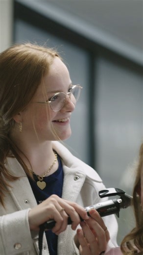 Driestar Gouda on Instagram: "𝗦𝘁𝗮𝗮𝘁 𝘂 𝘀𝗮𝗺𝗲𝗻 𝗺𝗲𝘁 𝘂𝘄 𝗸𝗶𝗻𝗱 𝘃𝗼𝗼𝗿 𝗲𝗲𝗻 𝗯𝗲𝗹𝗮𝗻𝗴𝗿𝗶𝗷𝗸𝗲 𝗸𝗲𝘂𝘇𝗲? De stap naar het voortgezet onderwijs is spannend! Bij Driestar Gouda PrO vmbo ontdekt u een plek waar leerlingen groeien, leren en zich thuis voelen. In onze korte reel vertellen leerlingen zelf waarom zij kozen voor: ✅ PrO ✅ vmbo-basis/kader ✅ vmbo-gt Wilt u weten of dit dé school is voor uw kind? Kom naar onze voorlichtingsavond: 📅 27 november 🕖 19.45 uur 📍 Gebouw 