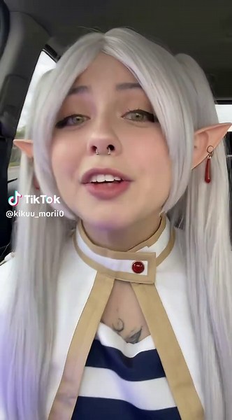 Frieren cosplay girls in USA — Kikumori moment