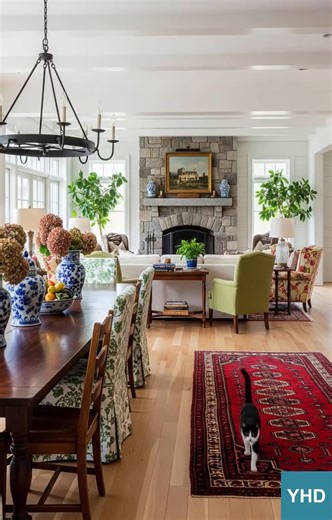 Discover easy ways to create a high-end look at home using simple styling tips and classic pieces. #homeinspo #homedecor #elegantdecor #chichome #interiorstyle #designinspo | Million Home Decore