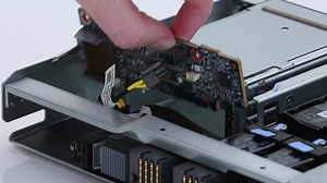 Instalowanie płyty backplane Expander 2.5 na serwerze PowerEdge XE7100