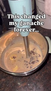 Using an immersion blender to emulsify ganache is a total game changer. Smoother texture. Better shine. Zero greasy split. Whisks mix. Immersion blenders emulsify. That’s the difference between: ❌ dull, broken ganache ✅ glossy, stable, professional filling Once you try it, you’ll never go back. 3 pro tips for next-level ganache: 1️⃣ Add butter A small amount of butter improves shine, smoothness, and mouthfeel — especially for fillings and frostings. 2️⃣ Add corn syrup or glucose This helps stabi