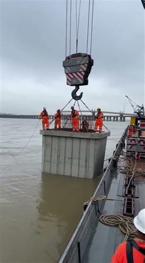 Bridge Disaster Footage Steel Beams, Concrete, and Workers Fall!