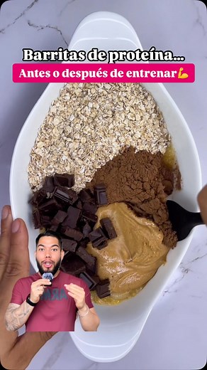 🌟🍌 Deliciosa Barrita de Cereal Casera 🍫🌾 ¿Quién aquí ama una barrita de cereal llena de sabor y salud? 🙋‍♀️🙋‍♂️ Hoy te traigo una receta increíble que conquistará tu paladar y te dará ese impulso de energía que necesitas. 💪✨ Ingredientes: •Banano 🍌 •Avena 🌾 •Cacao en polvo sin azúcar 🍫 •Mantequilla de maní 🥜 •Chocolate 70% 🍫 Modo de preparación: 1.Mezcla todos los ingredientes en un recipiente hasta obtener una masa homogénea. 2.Extiende la mezcla en un molde forrado con papel pergam
