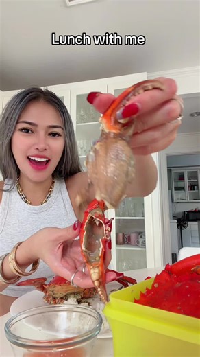 Crab Mukbang with Collagen Benefits for Glowing Skin