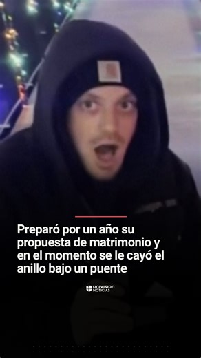 💍 Este hombre preparó por un año su propuesta de matrimonio y en el momento se le cayó el anillo bajo un puente. Trevor Van Camp estaba preparándole una sorpresa a su pareja cuando perdió el control de la situación y el aniño cayó al vació desde un puente en Michigan. Afortunadamente, la historia terminó con un final feliz. #propuestadeMatrimonio #Michigan #Uninoticias #UnivisionNoticias | Univision Noticias