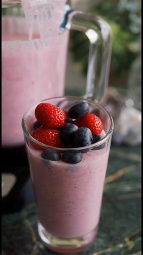 Berry Protein Smoothie Power Boost! 🍓🫐#BerrySmoothie #ProteinBoost #HealthyDrink