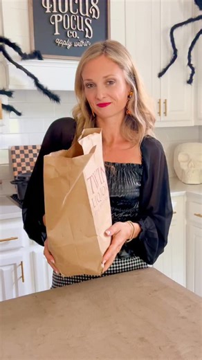 👻 Ghost Roulette – the adult Halloween game you didn’t know you needed! If you’re hosting a Halloween party this year, add this spooky little twist that always gets everyone laughing (and maybe a little boo-zy 😉). All you need: 🖤 White napkins 🖤 Mini bottles of assorted alcohol 🖤 A black Sharpie for ghost faces 🖤 Clear elastics to tie them up Wrap each mini bottle like a ghost, draw a face, and pile them in a bowl. Every guest picks one and reveals their “spirit” — literally! It’s simple,