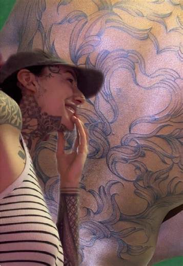 Bla bla bla avec mon client préféré post session tattoo #tatouagefemmes #tatouage #tattootiktok #tatouages #tatoueuse