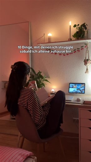 Kim | Interior & Alltag on Instagram: "1. Fühle mich einsam, obwohl ich viel Kontakt mit Menschen habe. 2. Eigentlich hab ich Zeit zum Kochen. Mache es trotzdem nicht. 3. Schiebe vieles auf. 4. Versinke manchmal stundenlang im Handy – und hab danach sogar Kopfschmerzen davon. 5. Motivation verschwindet schneller als gedacht. 6. Räume minimal auf, aber nie richtig. 7. Will früh schlafen, aber bleibe bis spät in die Nacht wach. 8. Lege mich „kurz“ hin und bleibe ewig liegen. 9. Mache mir Tee und t