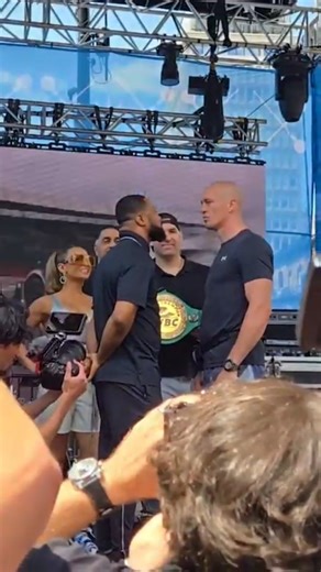 The FACE OFF happened and here it is in case you miased it!! Get your tickets now on Ticketmaster or Evenko and don't miss this epic boxing event!! #newerapromotion #championship #WBC #faceoff #placebell | New Era Promotion