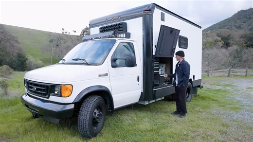 This Box Truck Turned Apartment on Wheels Boasts a Perfect Blend of Practicality and Style