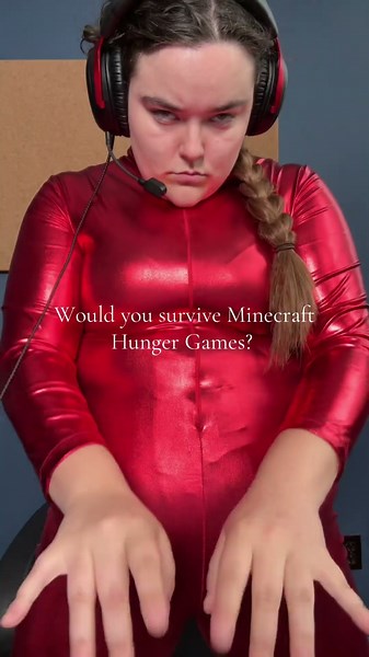 Thank you to @bunchoffriends for letting me play Minecraft with them for 10 minutes #hungergames