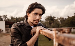 Quién es y cómo ha sido la trayectoria del cantante Alex Fernández Jr