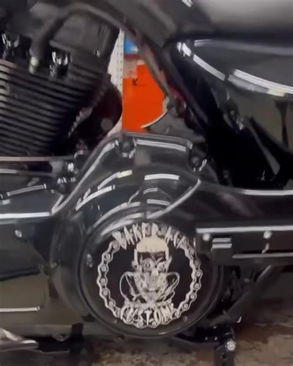 We love the look of this Road King put together by the guys at Baker Act Customs. This bike looks awesome finished in all black. Thanks for using our parts to upgrade this bike! Our Competition Series Chin Spoiler tucks really well behind the 26" Wrap Fender. The bodyline in our Street Series Tank looks so clean as it passes into the side cover and our Street Series Rear End Kit. Our 966 Floorboards with Forward Controls also look really mean with all the other black accessories. Check out BAKER