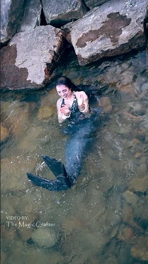 Seal girl clapping her flippers (selkie silliness)