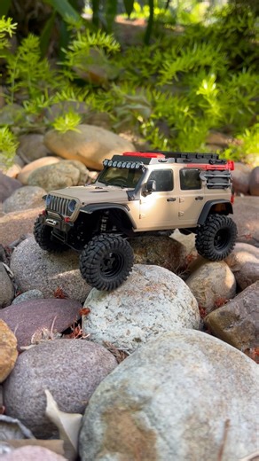 SCX30 Jeep Wrangler Crawling On The Rocks. #axial #scx30 #rccrawler #microcrawler #injora #jeep