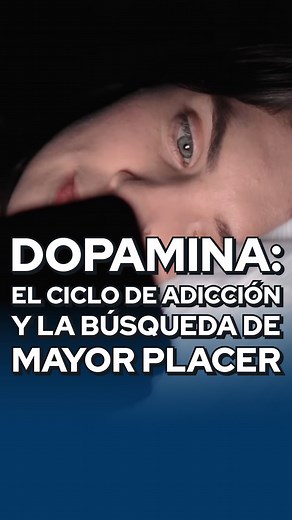 DOPAMINA: El Ciclo de Adicción y la Búsqueda de Mayor Placer 🎯 La dopamina, como estuvimos viendo en la semana, es un neurotransmisor asociado con el placer y la recompensa en el cerebro. Cuando experimentamos algo gratificante, como comer, jugar videojuegos o usar redes sociales, el cerebro libera dopamina, creando una sensación de satisfacción. Sin embargo, cuando esta exposición a estímulos gratificantes es excesiva y repetitiva, el cerebro se adapta. El problema radica en la adaptación: 📉 