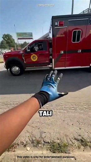 Ada Benda Raksasa di Bawah Air! 😱🌊 #shorts