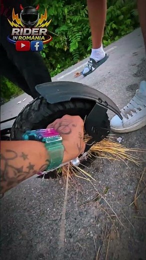 THIS SCOOTER STILL RUNS EVEN WITH GRASS IN THE WHEEL OOTD T10 ❤️