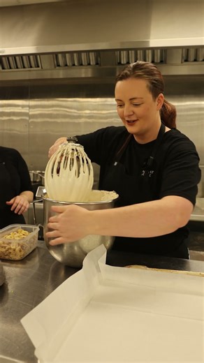 What happens when a lefty ✋ and a righty 🤚 work together? Mild chaos!