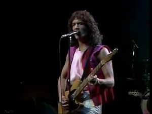 William Haislip Squier o más conocido como Billy Squier, es un músico estadounidense de rock. Squier tuvo una serie de exitosos sencillos de arena rock en los años 1980s...."Everybody Wants You"..1982 | Baúl del Tiempo
