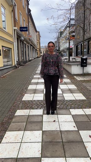 Magisk blus från @yas_sweden 💜💚🩷 @handeloskarshamn @platsenoskarshamn | Jeansbolaget Oskarshamn