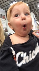 This toddler's reaction to seeing Christmas decorations is the cutest thing ever. 😍🎄 | Motherly