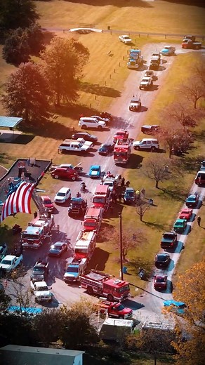 🎄🚗 Highway 41 Toy Convoy – 29th Annual Recap! 🚁🎁 Had the honor of capturing this year’s Highway 41 Toy Parade from above! An amazing turnout of cars, bikes, trucks, and families all coming together for a great cause — bringing Christmas joy to kids across Middle Tennessee. Huge respect to everyone who donated toys, decorated their rides, and made this convoy something special to see from the sky. ❤️🇺🇸 📍Highway 41 • Manchester → Wartrace 🎥 Drone footage by United Unmanned Aerial Systems (