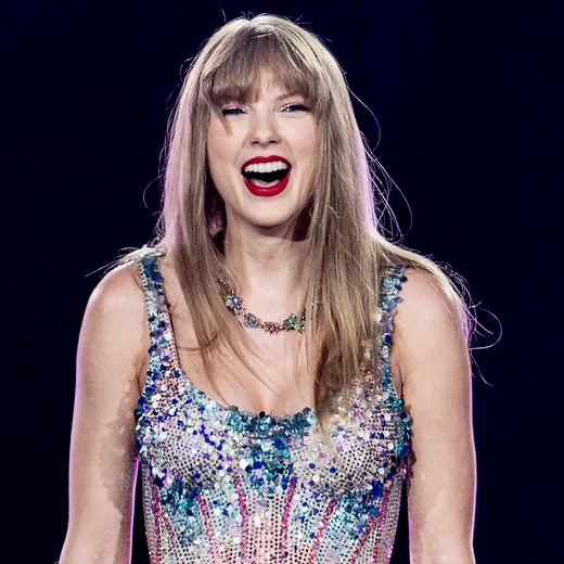 Taylor Swift's Entire Dress Coming Off During Concert Proves She Can Do It With a Wardrobe Malfunction