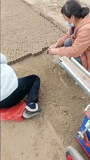 FAST Seed Starting! Manual VS Automatic Soil Blockers 🌱