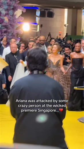 19K views · 2.3K reactions | I would’ve had the same energy of Cynthia and started going off.. people are crazy out here in this world. Haha! #cynthiaerivo #arianagrande #wicked #wickedmovie | Chris Sumlin | Facebook