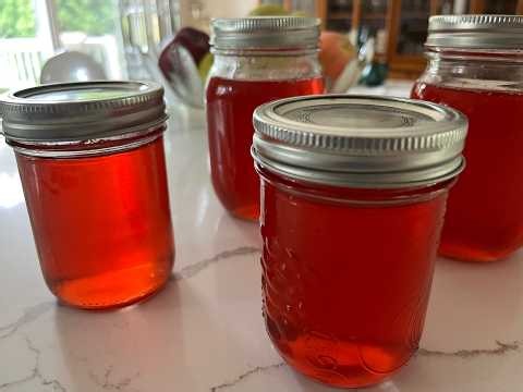 Crab Apple Jelly: SO easy and delicious! Only 4 ingredients.