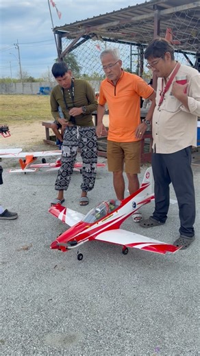 4.5K views · 116 reactions | มาชมการ FF อีกลำกับ PC-21 ค่าย Phoenix model วางเครื่อง 120 สองจังหวะ ท่อเปลือย เสียงอย่างลั่น ลำของโปรเบน วัดศรีวารีน้อย #hobby #pongpongkapong #iphone17promax #rc #fblifestyle | Pong Pingkapong | Facebook