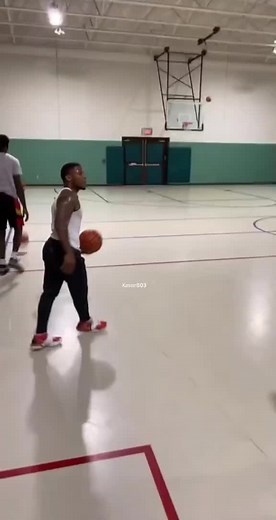 5'5 Basketball Dunker with Impressive Skills