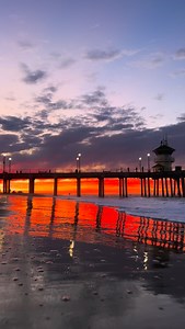 When those December sunrises show up 🌅 . . #sunrise #huntingtonbeach #lightsandshadows #coastalliving | Chris Anderson