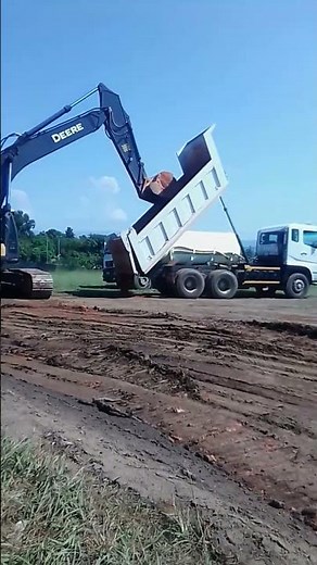 Cleaning the Tipper bin. Big tools and machinery make work efficient. Safety protocols observed ⛔