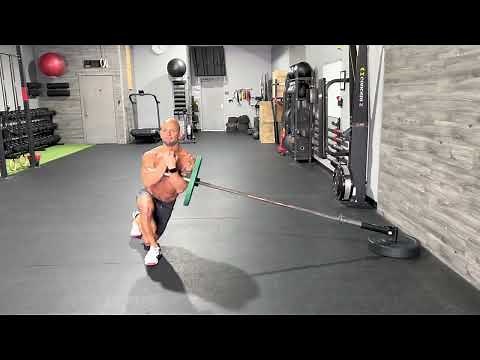 Landmine Curtsy Lunge to Knee Drive