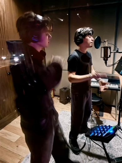 Marcos y Alan en el Estudio: Grabando Su Nueva Canción