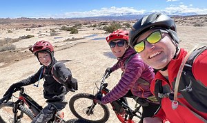 Video: Riding the Moab Brands MTB trails in Utah