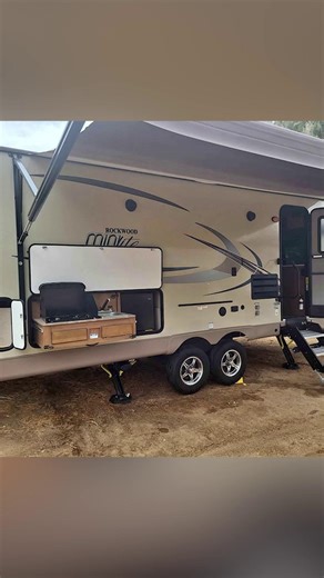 Here’s a camper that gets the balance right — light enough to tow without a heavy-duty truck, but loaded with the kind of layout and features that make weekend getaways feel effortless. Walk through the 2018 Forest River Mini Lite and see how smart design makes a big difference. 🎥 Take a virtual tour of the 2018 Forest River Mini Lite — see how this compact rig blends comfort and function for your next adventure. 🔗 Follow campground.views for more RV walk‑throughs and campground previews that 