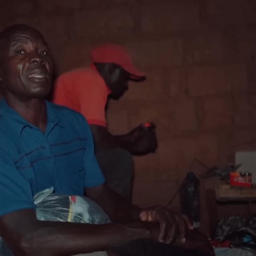 A Vida na Aldeia Trabalho Duro e Resiliência em Angola | Vlogs do Primata