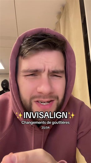 Changement de gouttière dentaire 25/54 avec Invisalign
