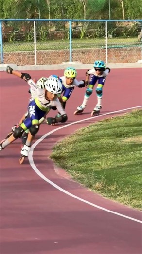 inline speed skating practice track #olympicsport #skating #skatingchannel #rollerskating #skater
