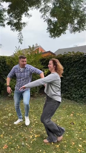 93K views · 3K reactions | Do Melody Dance sme tentokrát od vás vybrali veselý hit Jerusalema. 朗 Tak schválne, kto by sa k nám pridal?  | Rádio Melody | Facebook