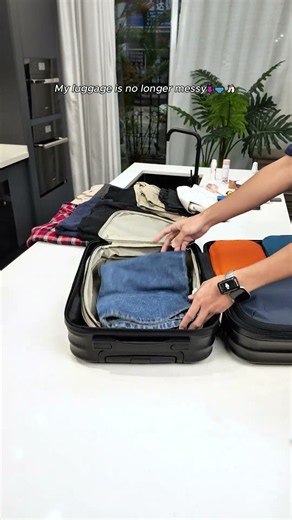 How to Pack 1 Week of Clothes in a Carry-On Suitcase! 🤯 #shorts #travelhacks #packing
