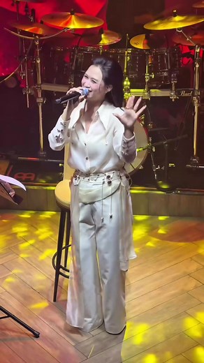 Ngày Em Đến - Jee Trần Live Performance