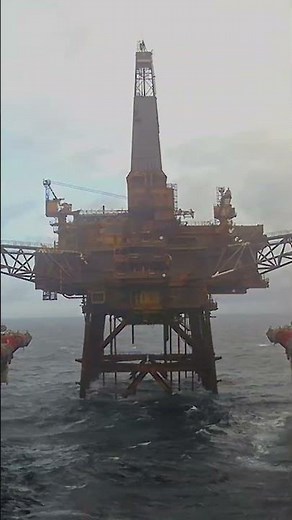 Mammoet recently skidded the 15,300t Heather Alpha...