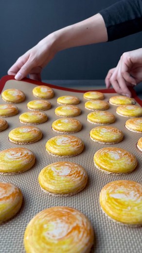 Macaron Flip: Perfecting Swirled Orange Delights