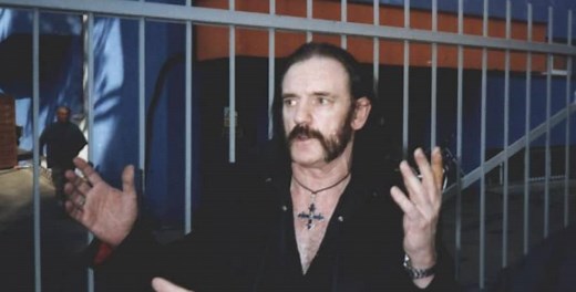 Lemmy`s Bass Tone (EQ, strings, pick, amp, gear, effects) - BassOx